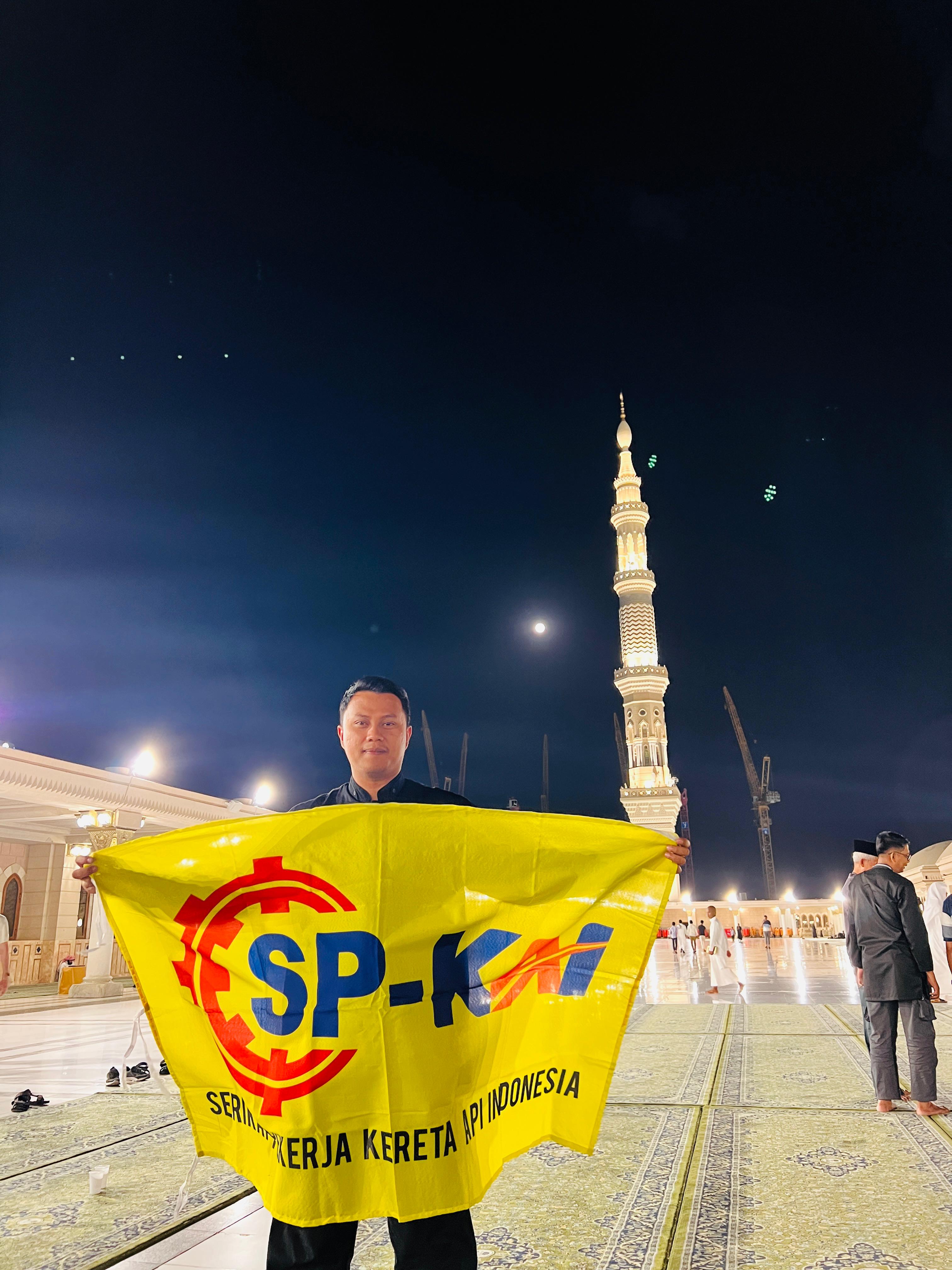 Bendera pertama SP-KAI sampai Tanah Suci dengan dana pribadi bukan dana organisasi 