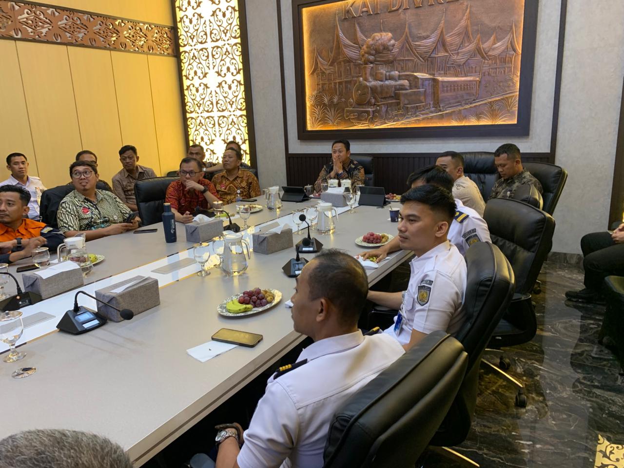 DPPD SP-KAI Divre II SB bersilaturahmi dengan Manajemen Divre II SB